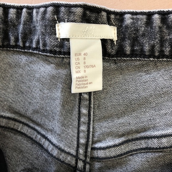 - H&M Mineral Washed Cutoff Denim Shorts - Picture 8 of 11